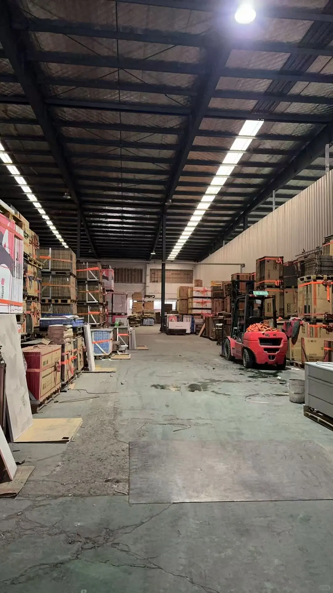 大型瓷砖仓库批发