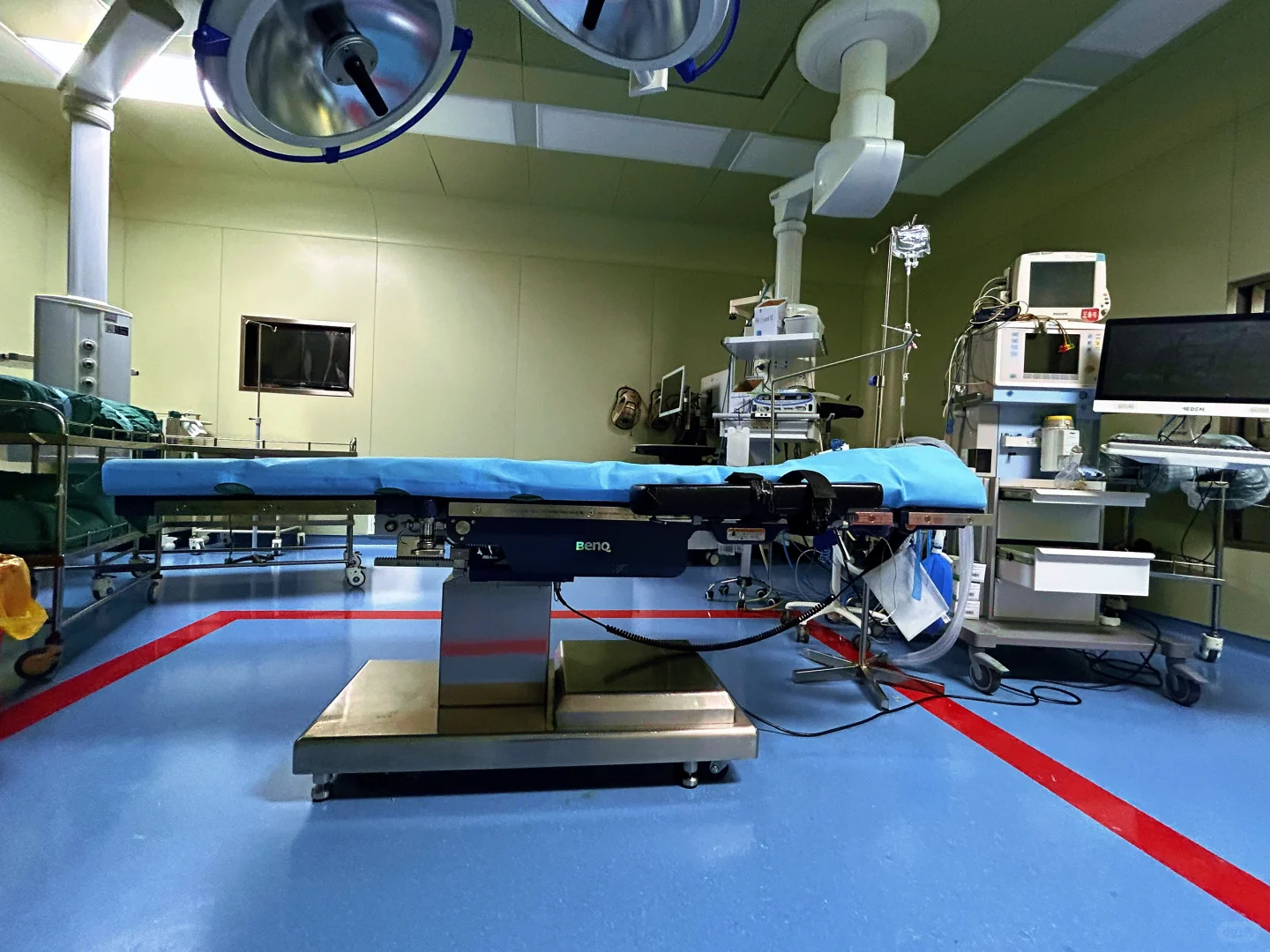 手术床 —— 手术室中的“生命之台