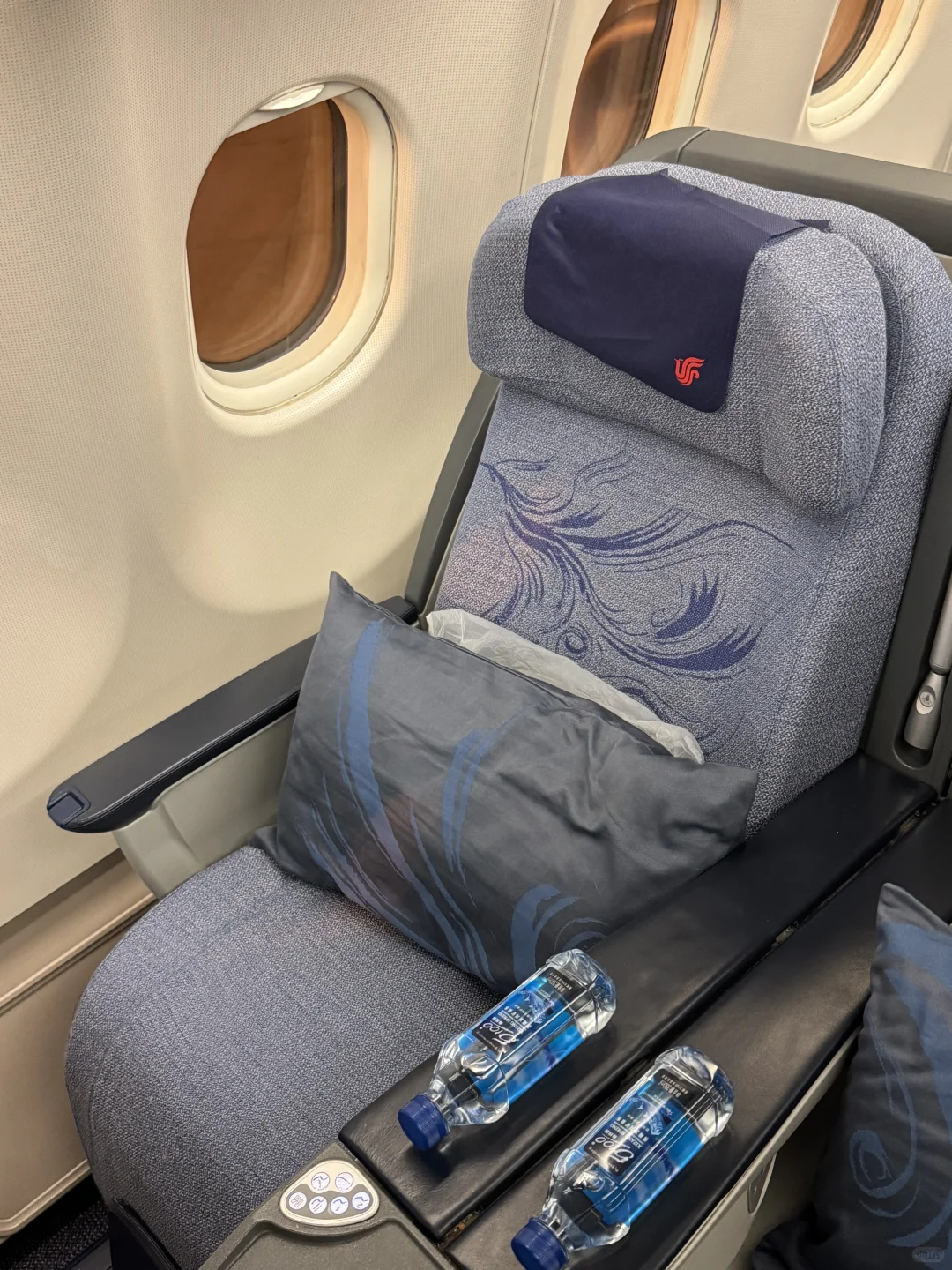 原来宽体机还有不能平躺的商务舱