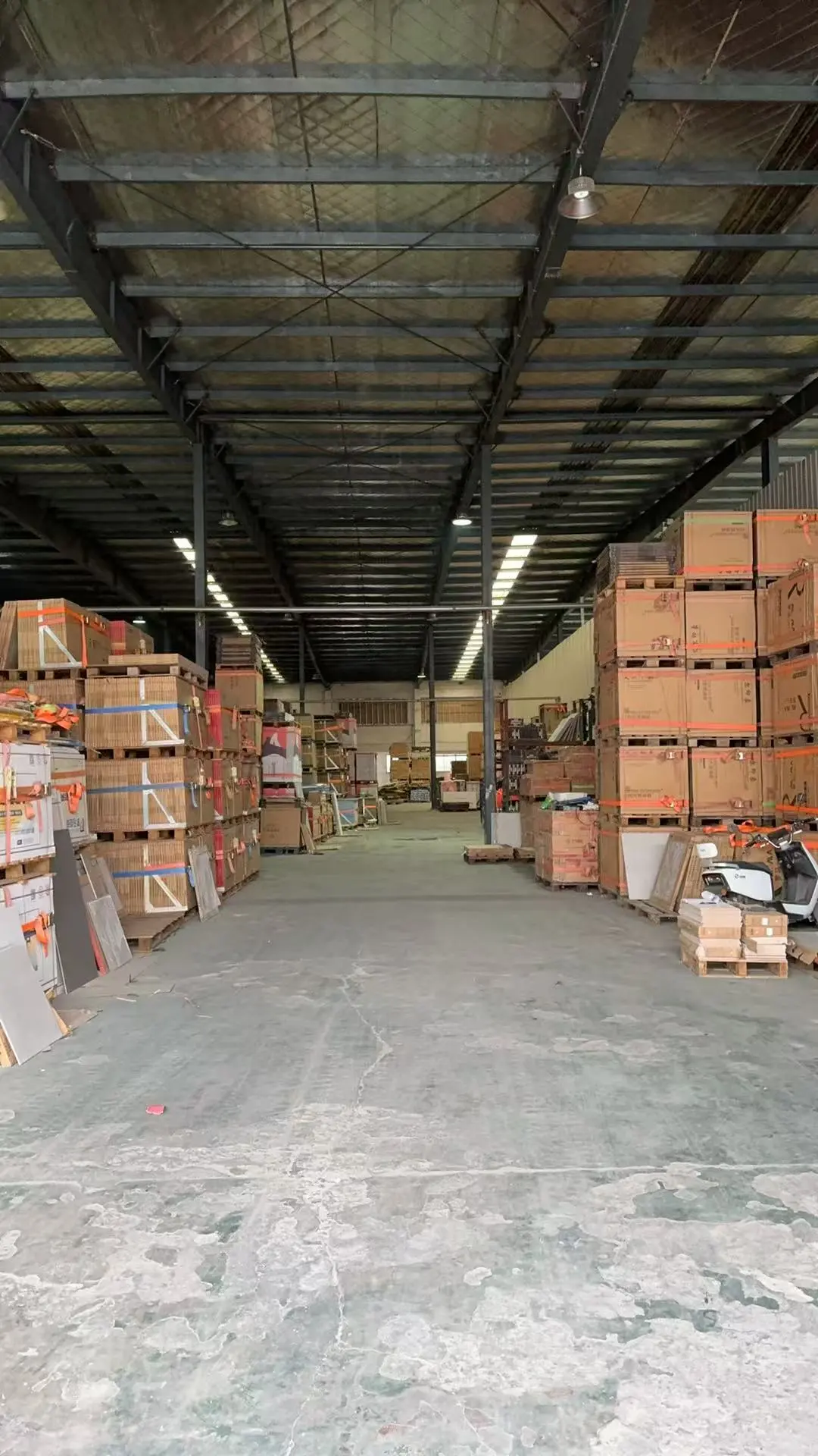 大型瓷砖仓库批发