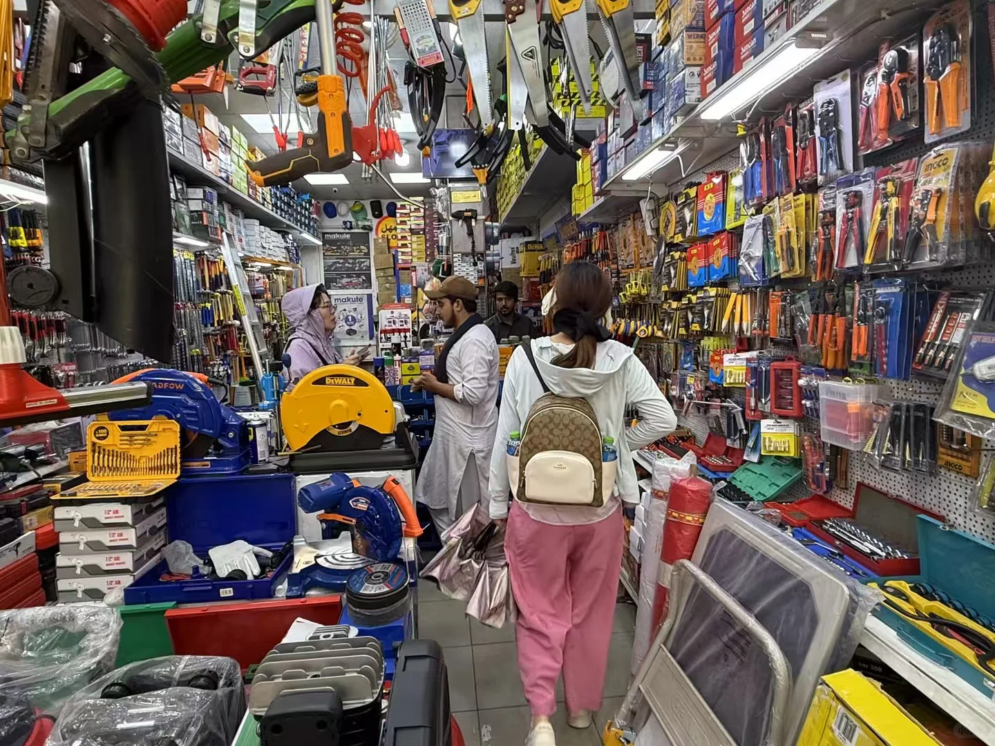 热情❤️‍?利雅得 41度的天气?