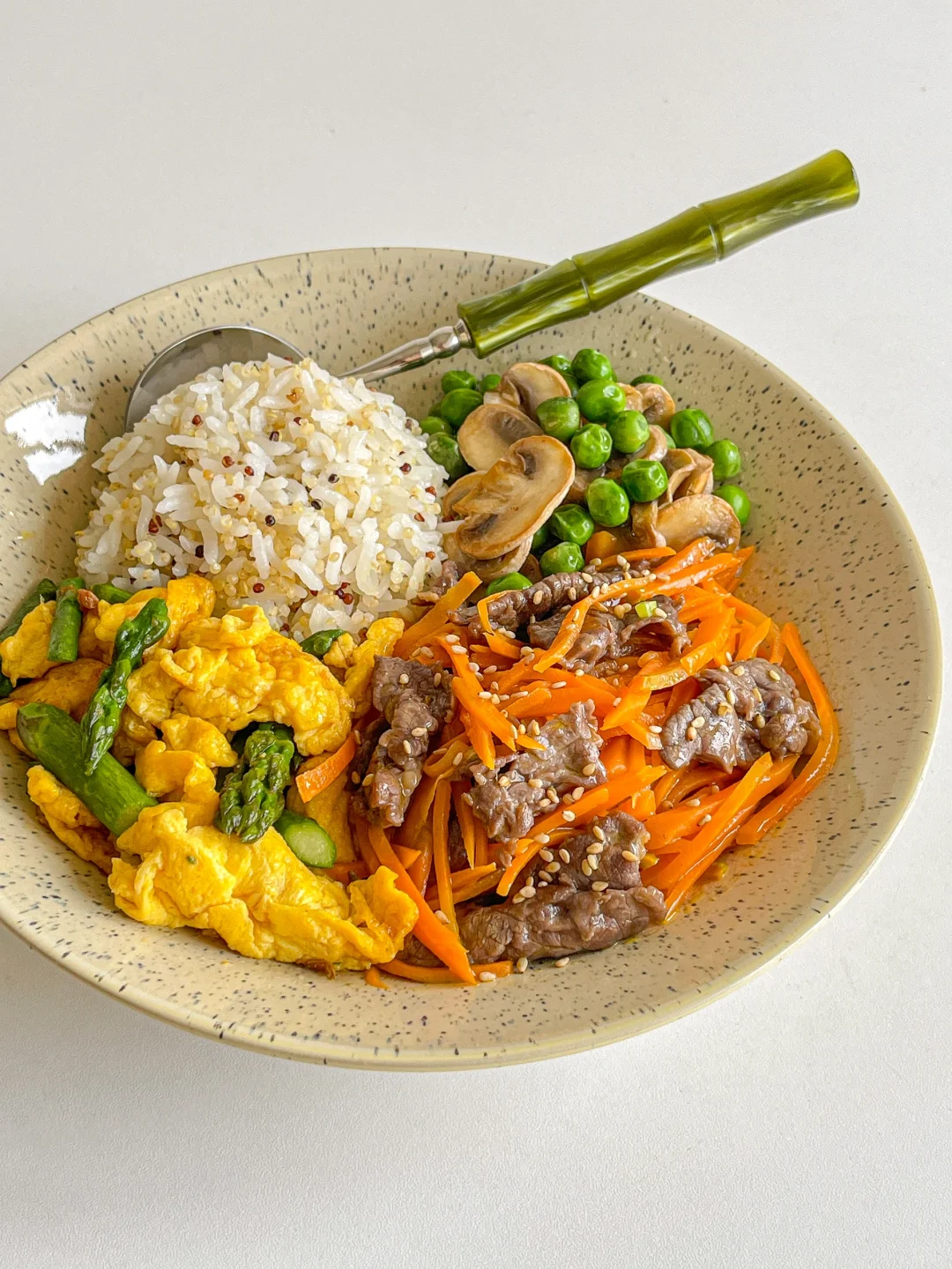 干净饮食?牛肉炒胡萝卜藜麦饭?无糖汽水