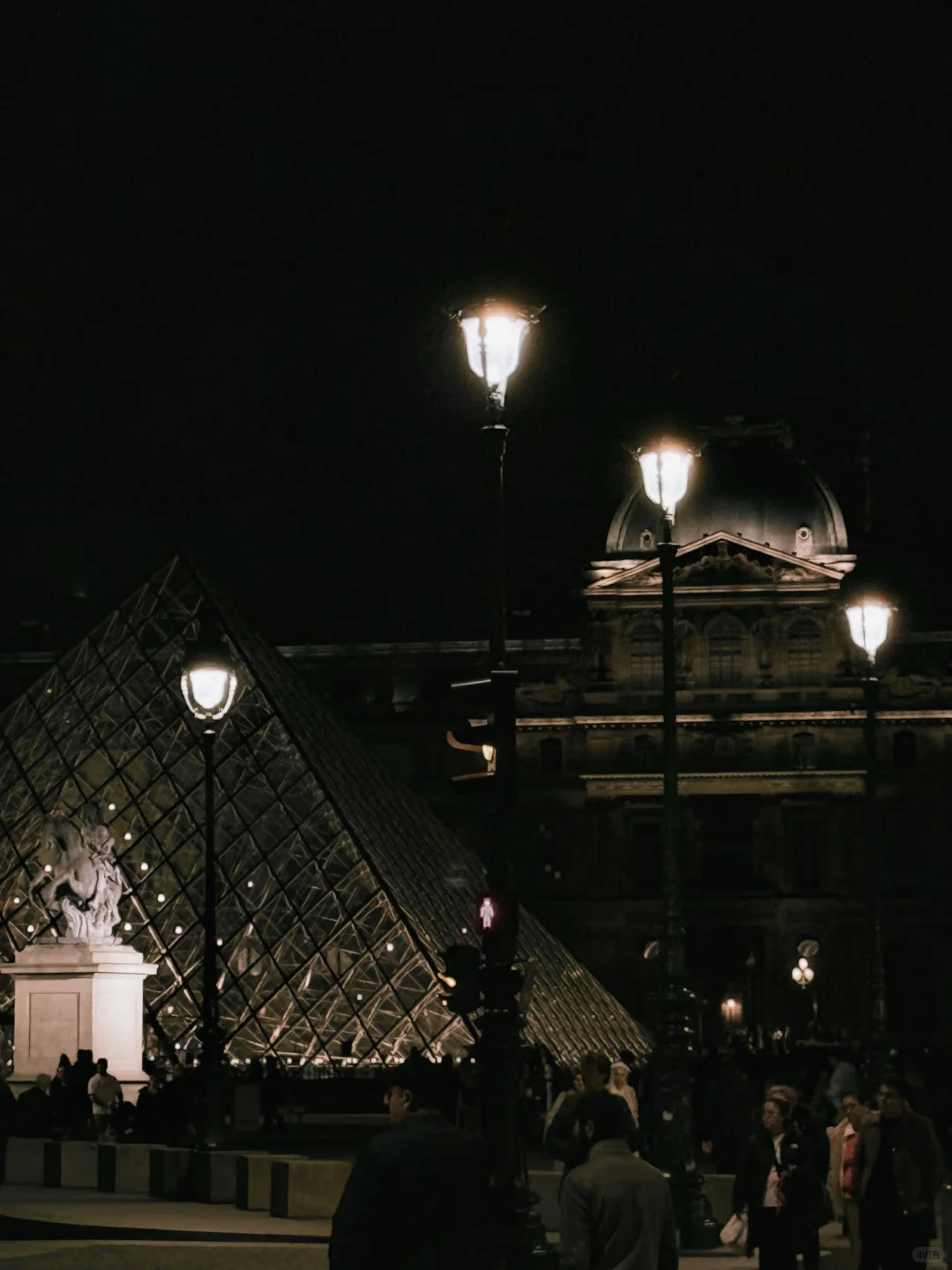 ??卢浮宫招租了