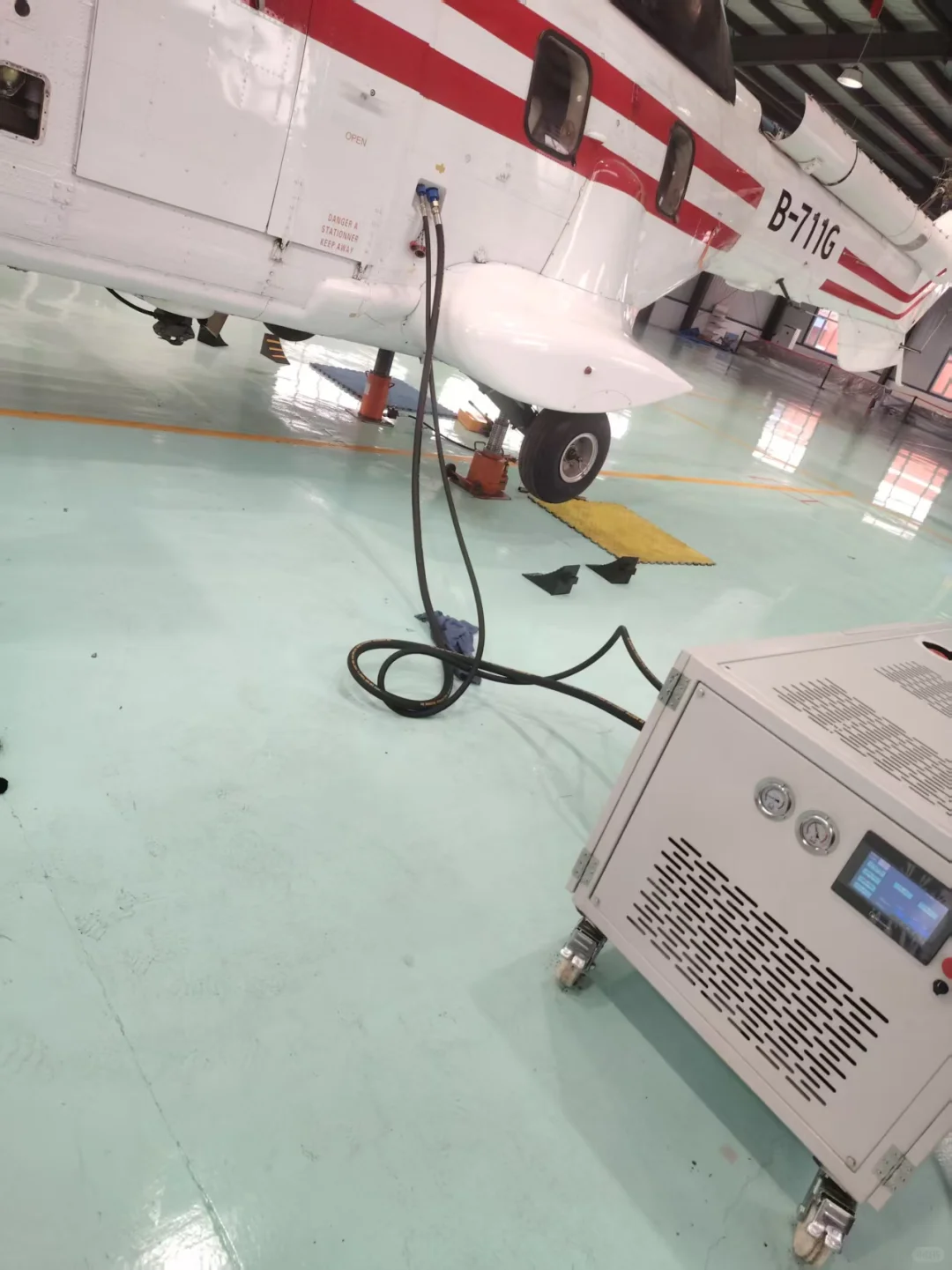 飞机直升机地面液压泵车