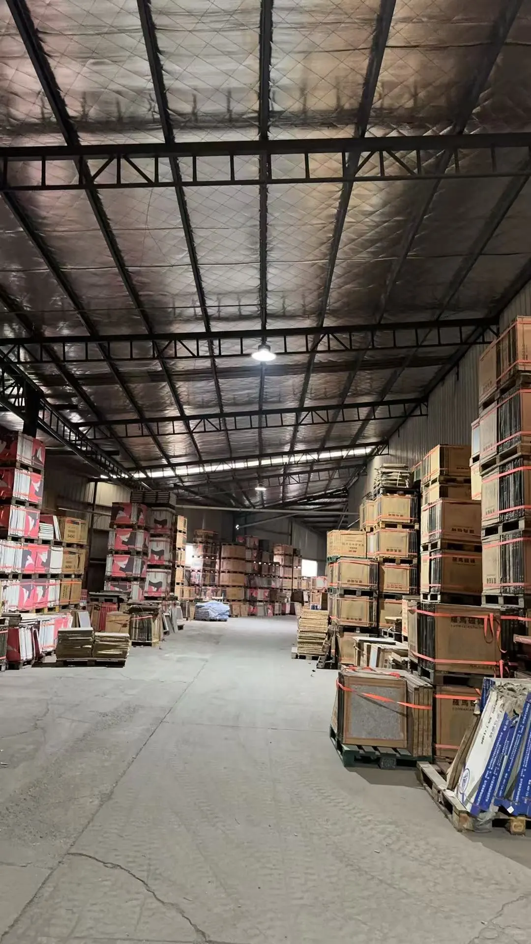 大型瓷砖仓库批发