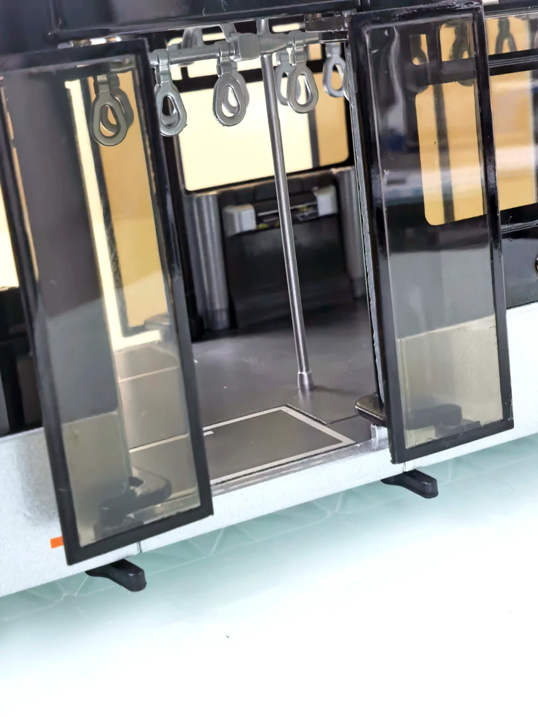 1:43宇通客车模型机场摆渡车-乘风天地间