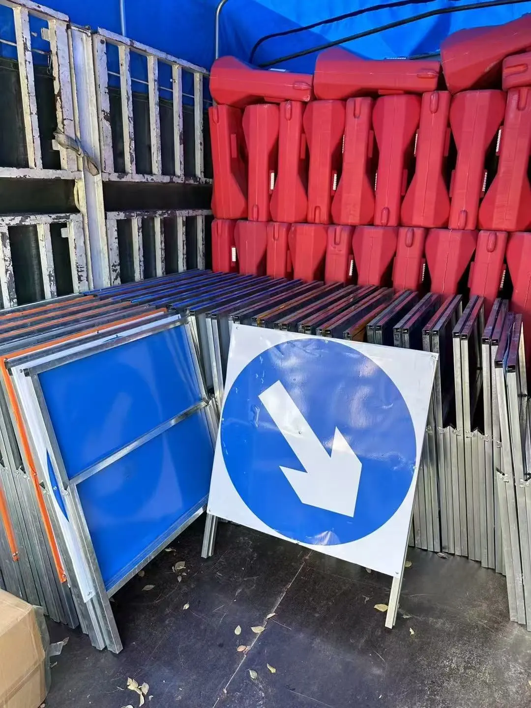 水马、路锥、爆闪灯、施工牌