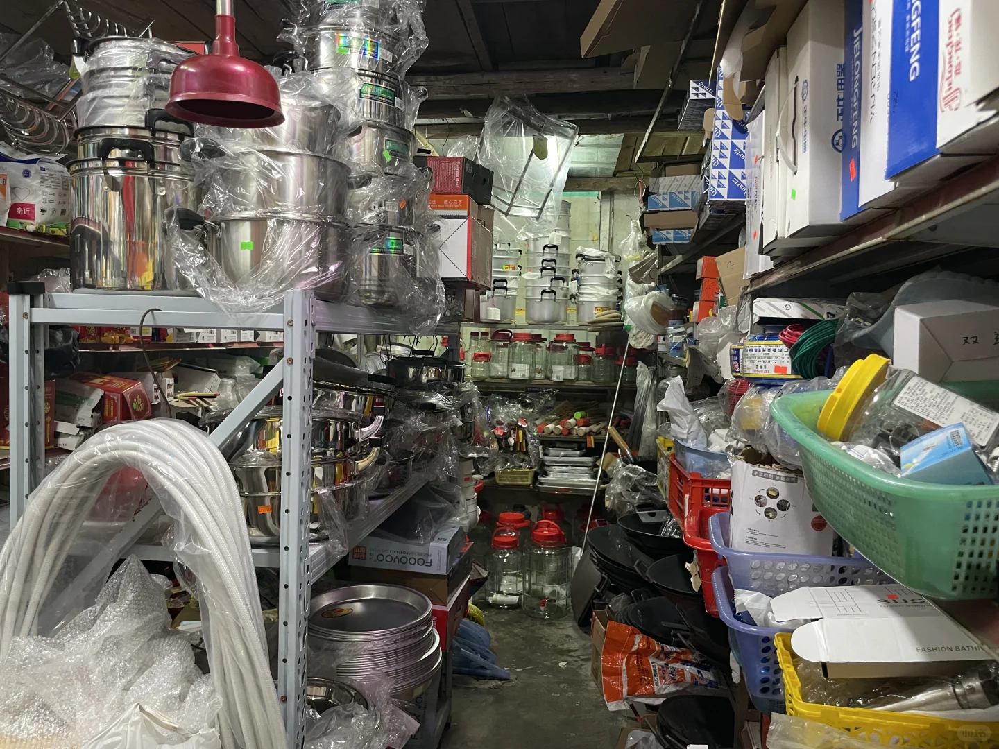 英德乡镇里的一家百货店?