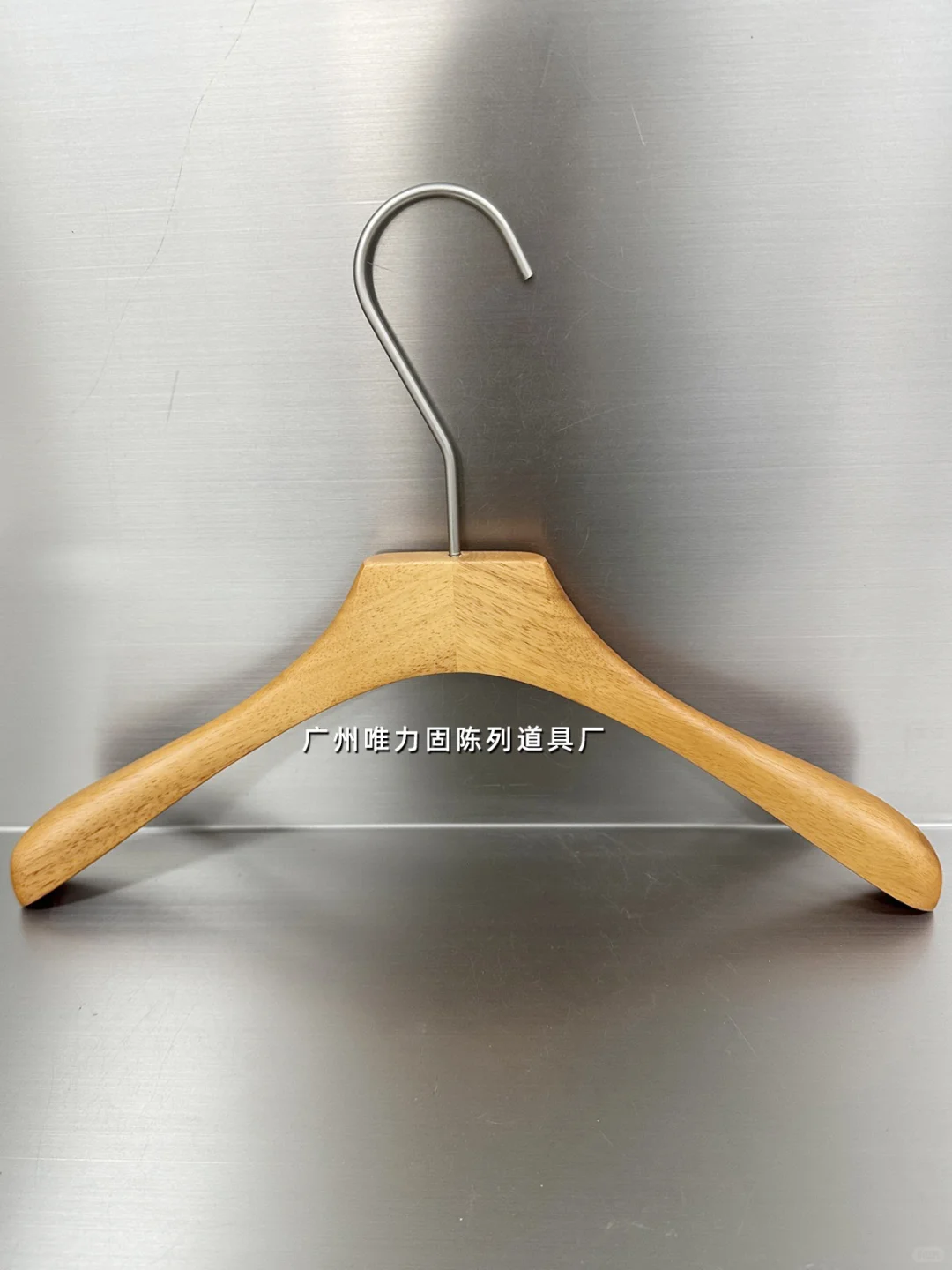 高端定制服装品牌买手集合店品牌店实木衣架