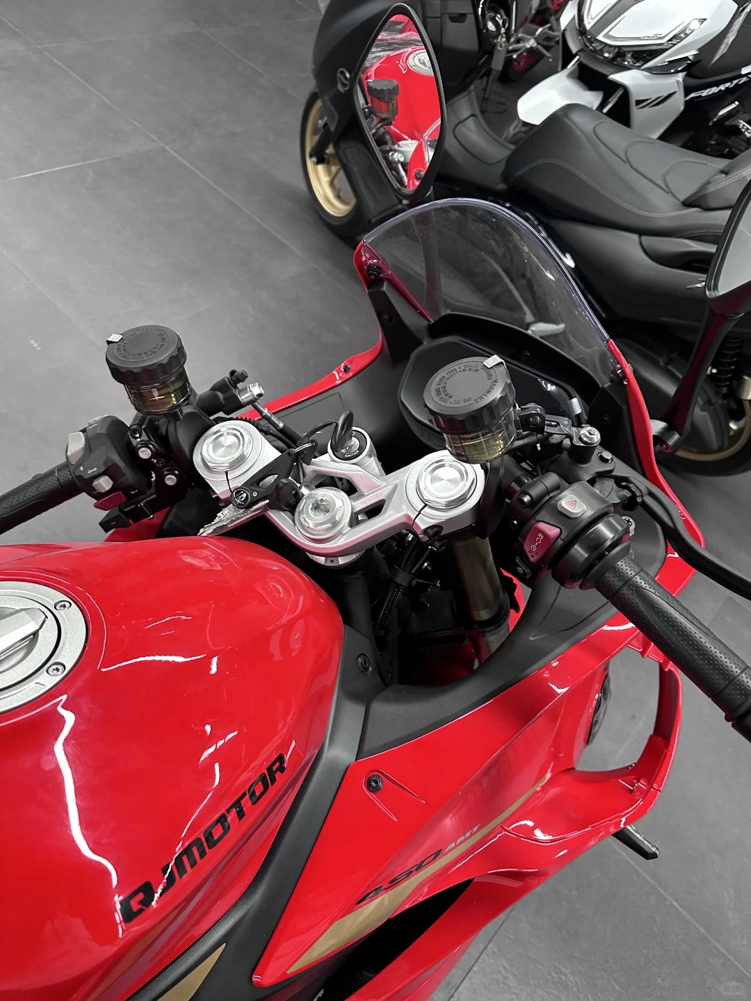 新手闭眼入?️钱江赛450AMT才是仿赛天菜！