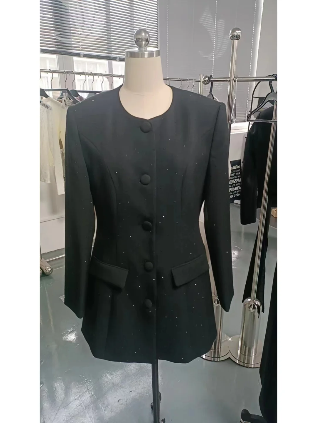 深圳服装厂专注高定服装20年