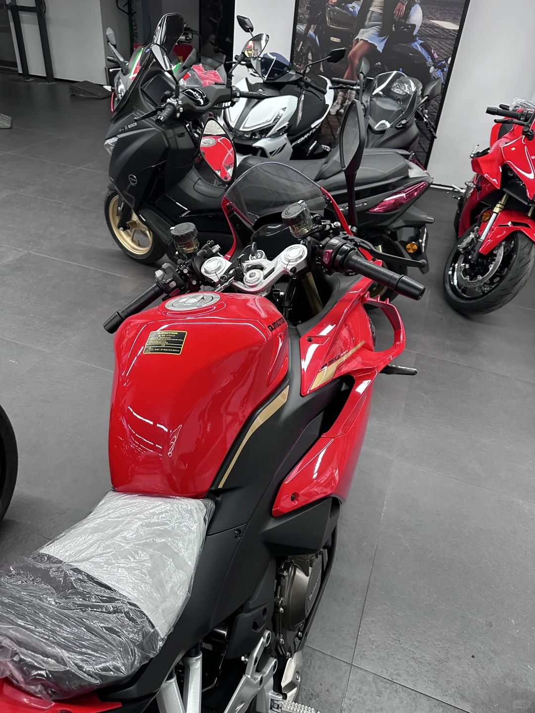 新手闭眼入?️钱江赛450AMT才是仿赛天菜！