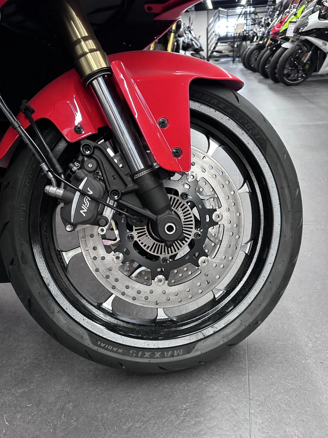 新手闭眼入?️钱江赛450AMT才是仿赛天菜！