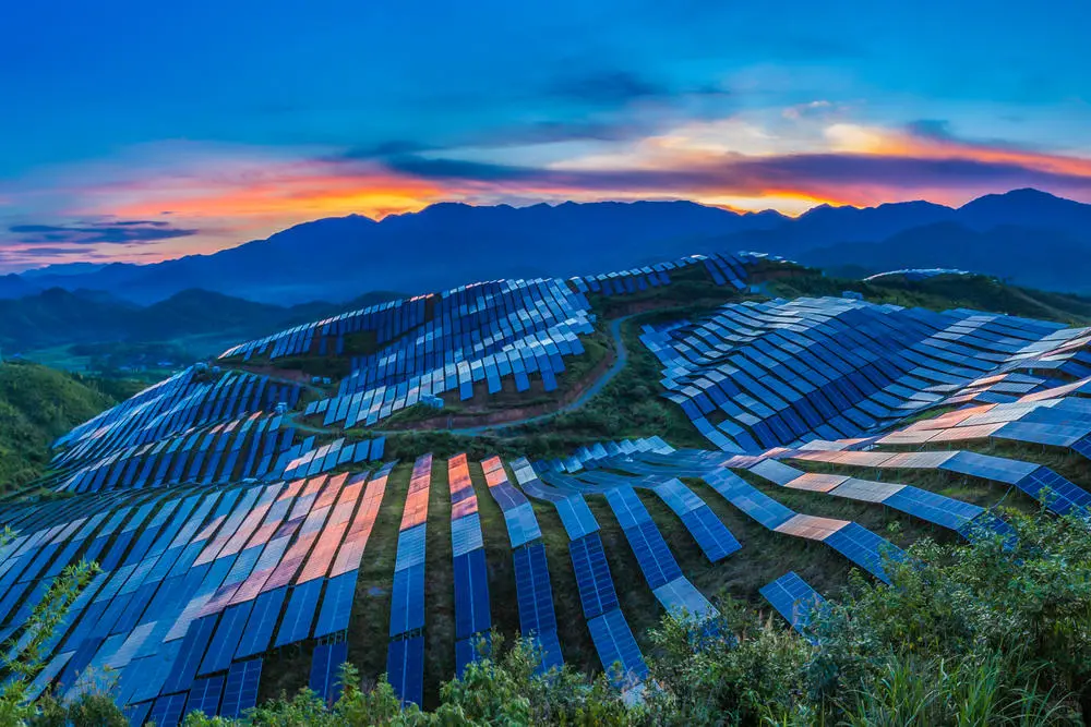 光伏相比燃煤、天然气等传统发电方式,