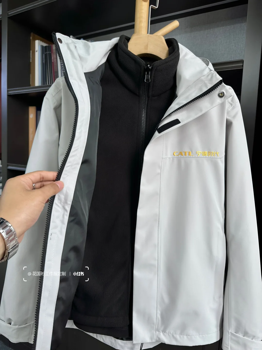 谁懂啊!员工穿上就不想脱的冲锋衣工服