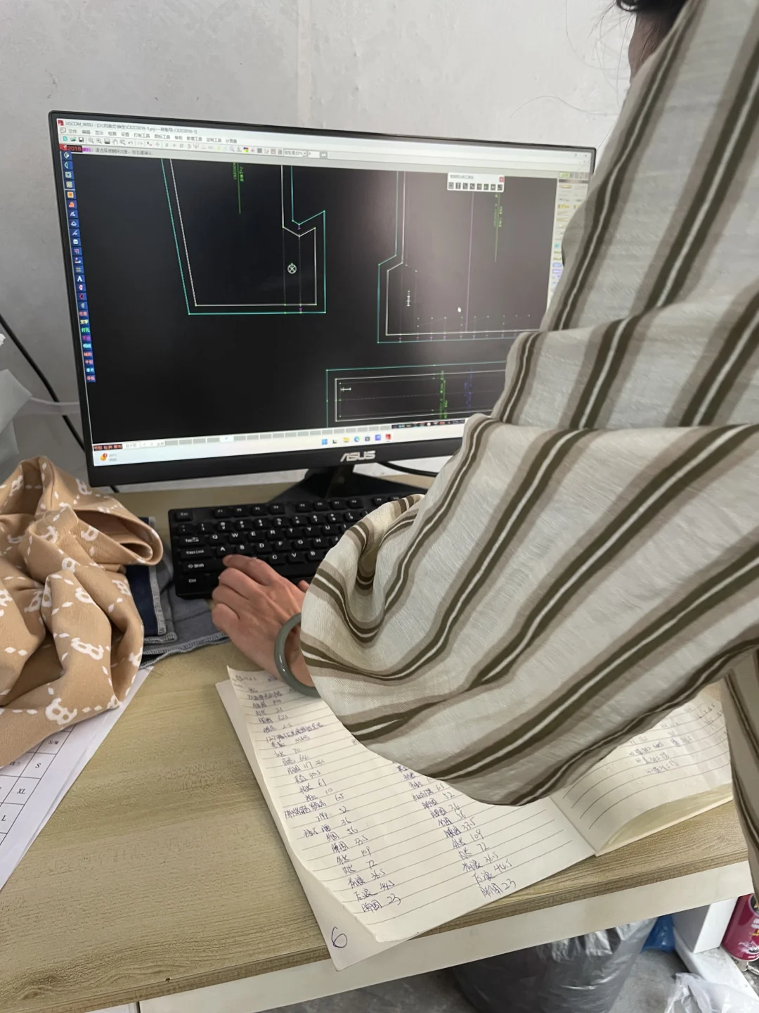 ??服装品牌开发产品找服装源头工厂!