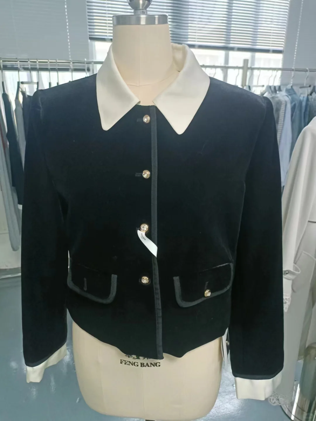 深圳服装厂专注高定服装20年