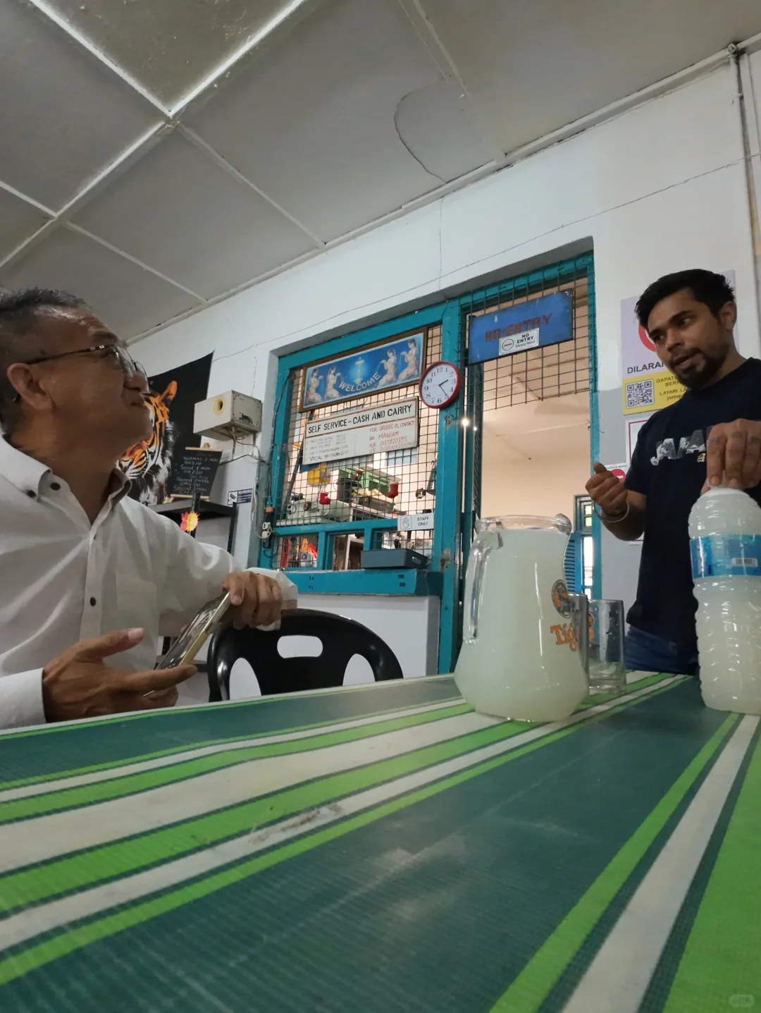 新山繁华城市隐藏着的古老行业 印度椰花酒