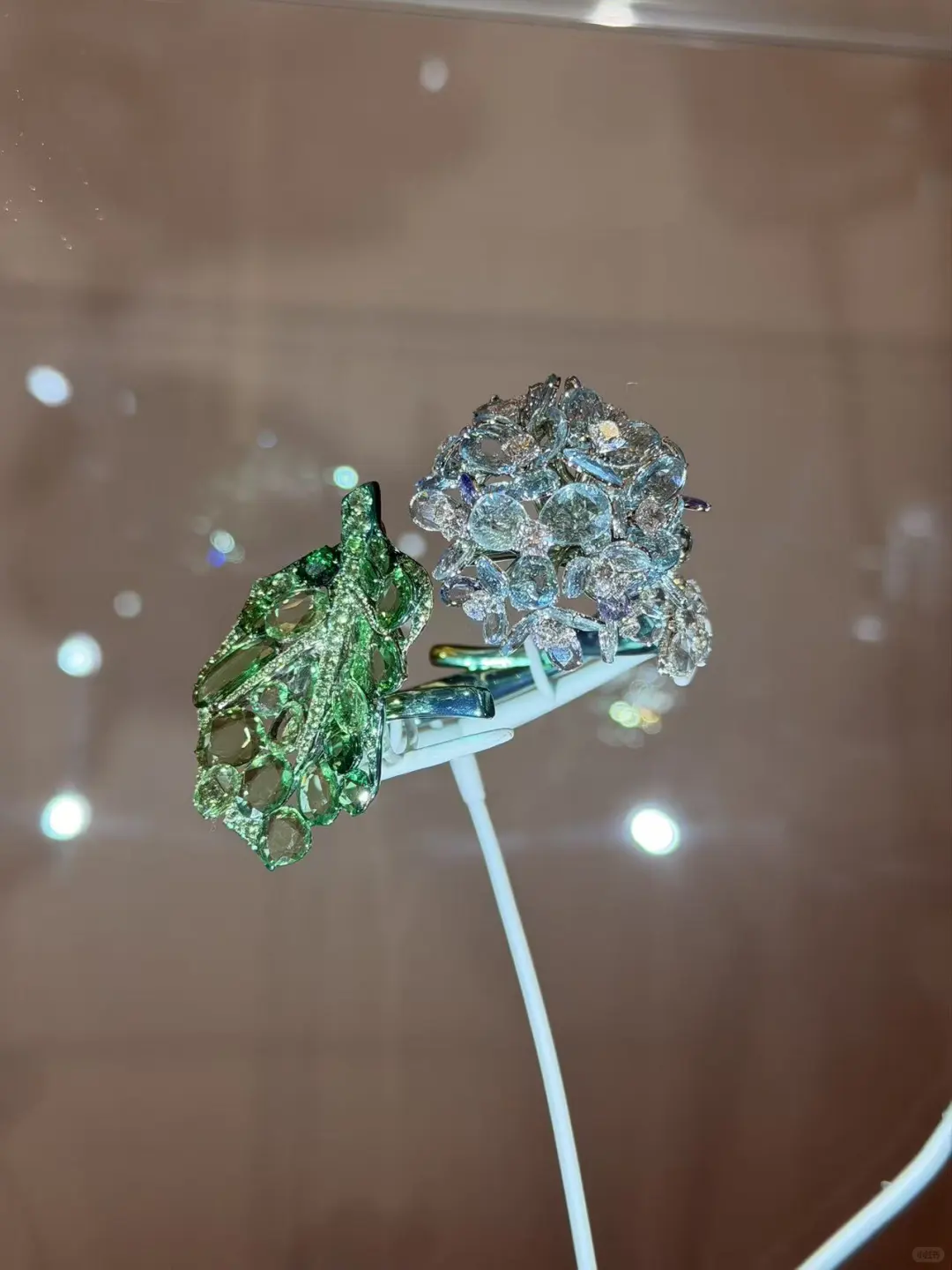 ART021没被画吸引，却被一个珠宝展位拿捏了