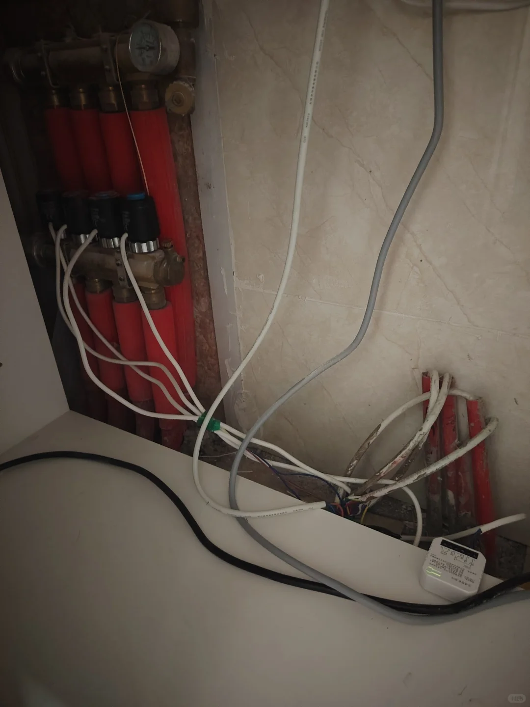 地暖温控器线路断裂控制不了执行器怎么办？