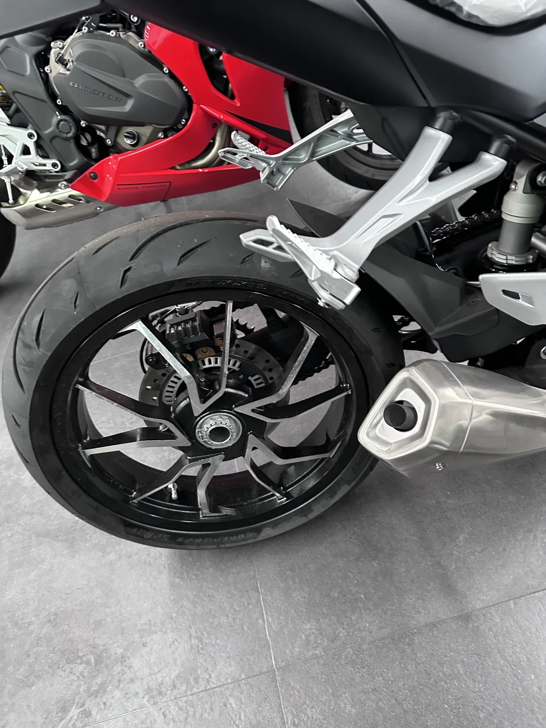 新手闭眼入?️钱江赛450AMT才是仿赛天菜！