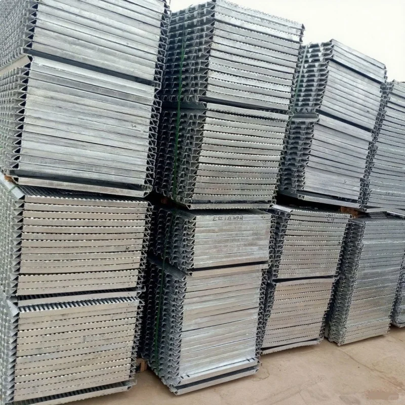 养殖设备一站式采购：养猪场三棱钢漏粪板