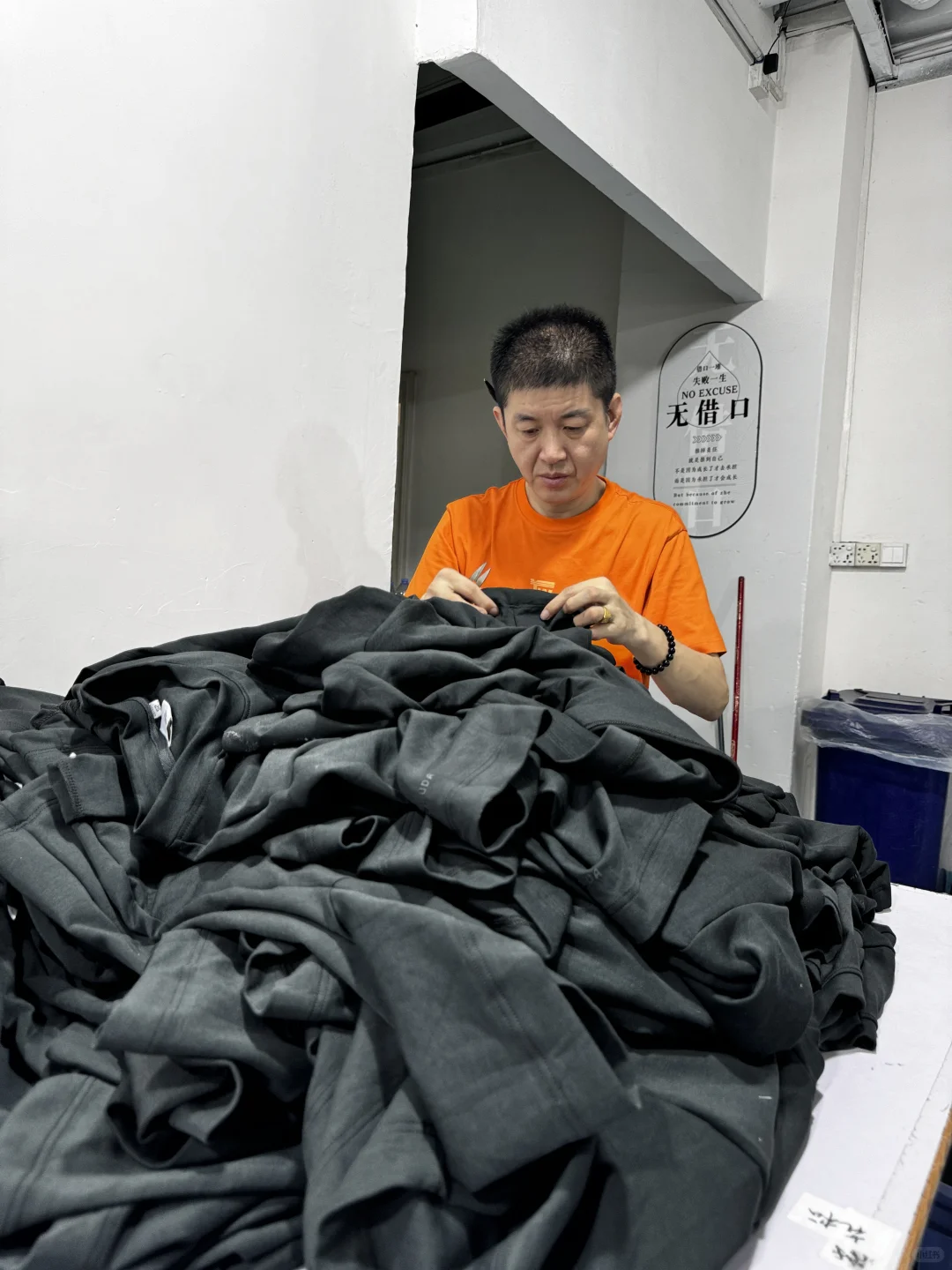 中高端时尚女装，源头厂按需生产