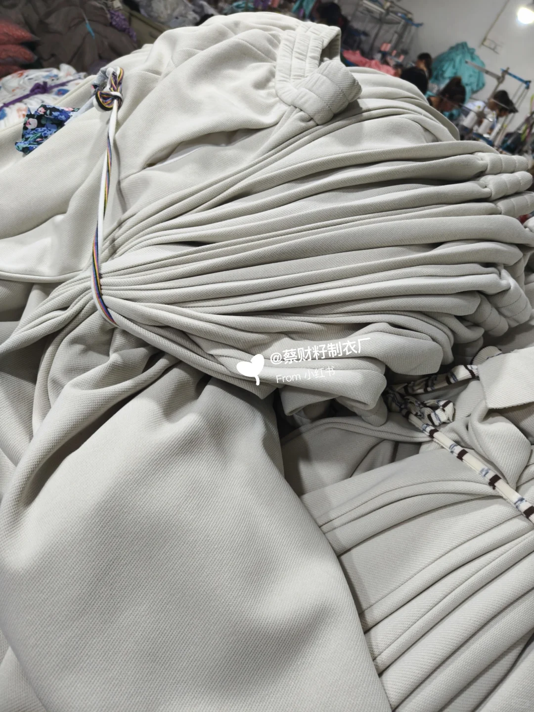 是否在寻找 可以打样做货的服装工厂！！