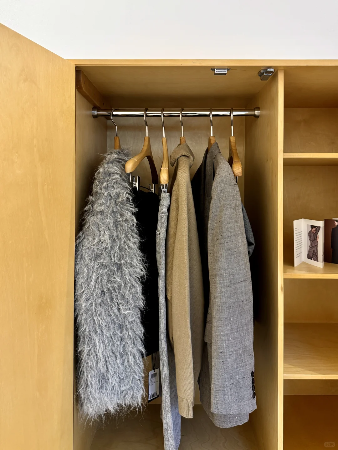 魔都看展｜各自的瞬间⚫️闯入了喻红工作室