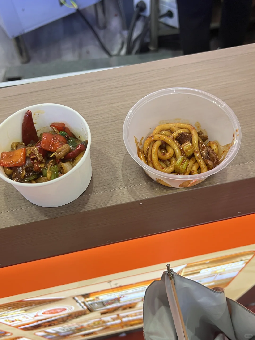 都去会展中心蹭吃蹭喝哈哈哈