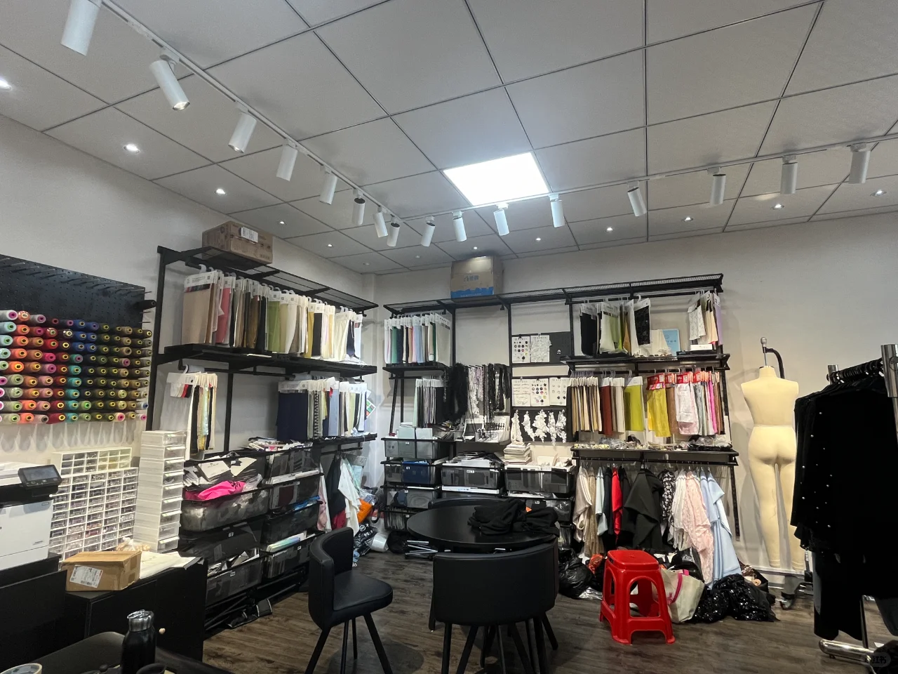 深圳服装厂专注高定服装20年