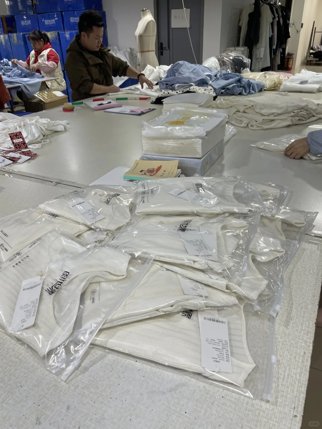 ??服装品牌开发产品找源头工厂合作