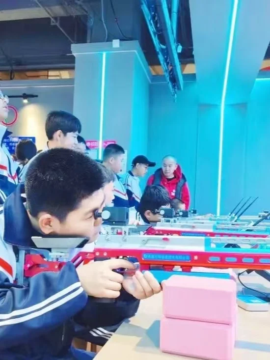 把课堂搬进潮玩乐园?这所学校太会了