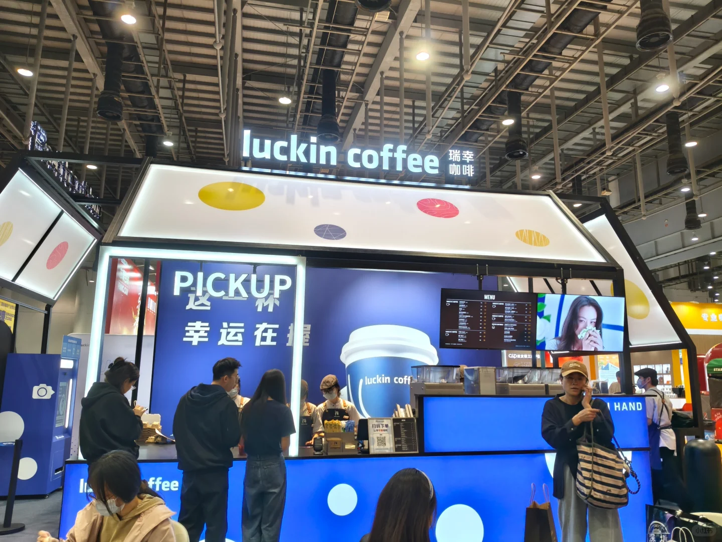 瑞幸咖啡在厦门会展中心等你喔！