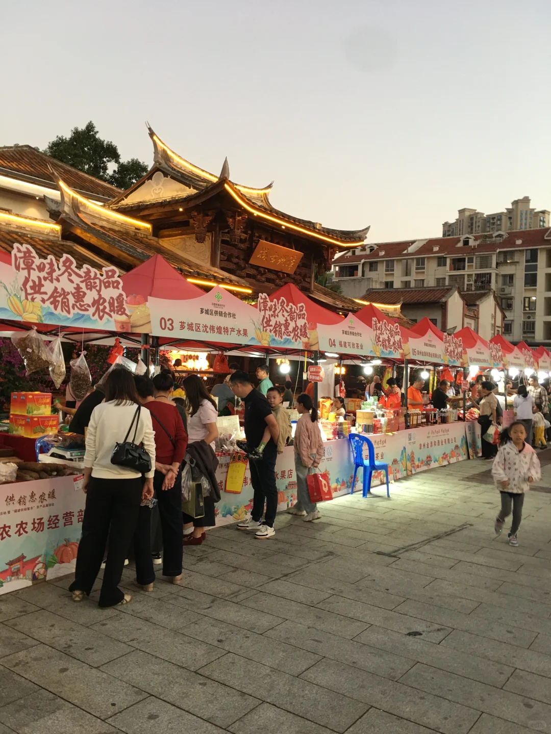 古城西广场又有惠农展销会