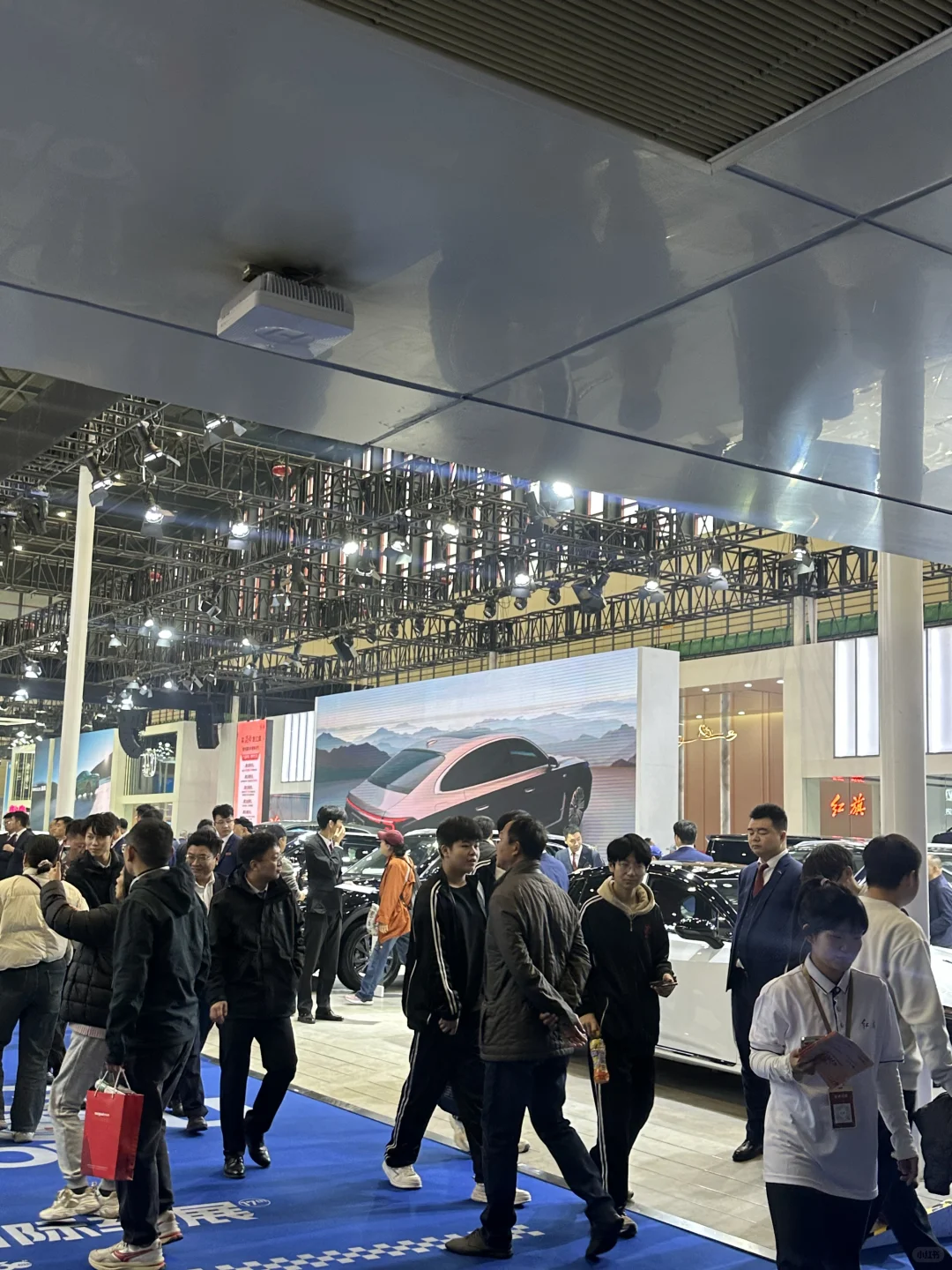 郑州会展11.26-28举牌礼仪补10名