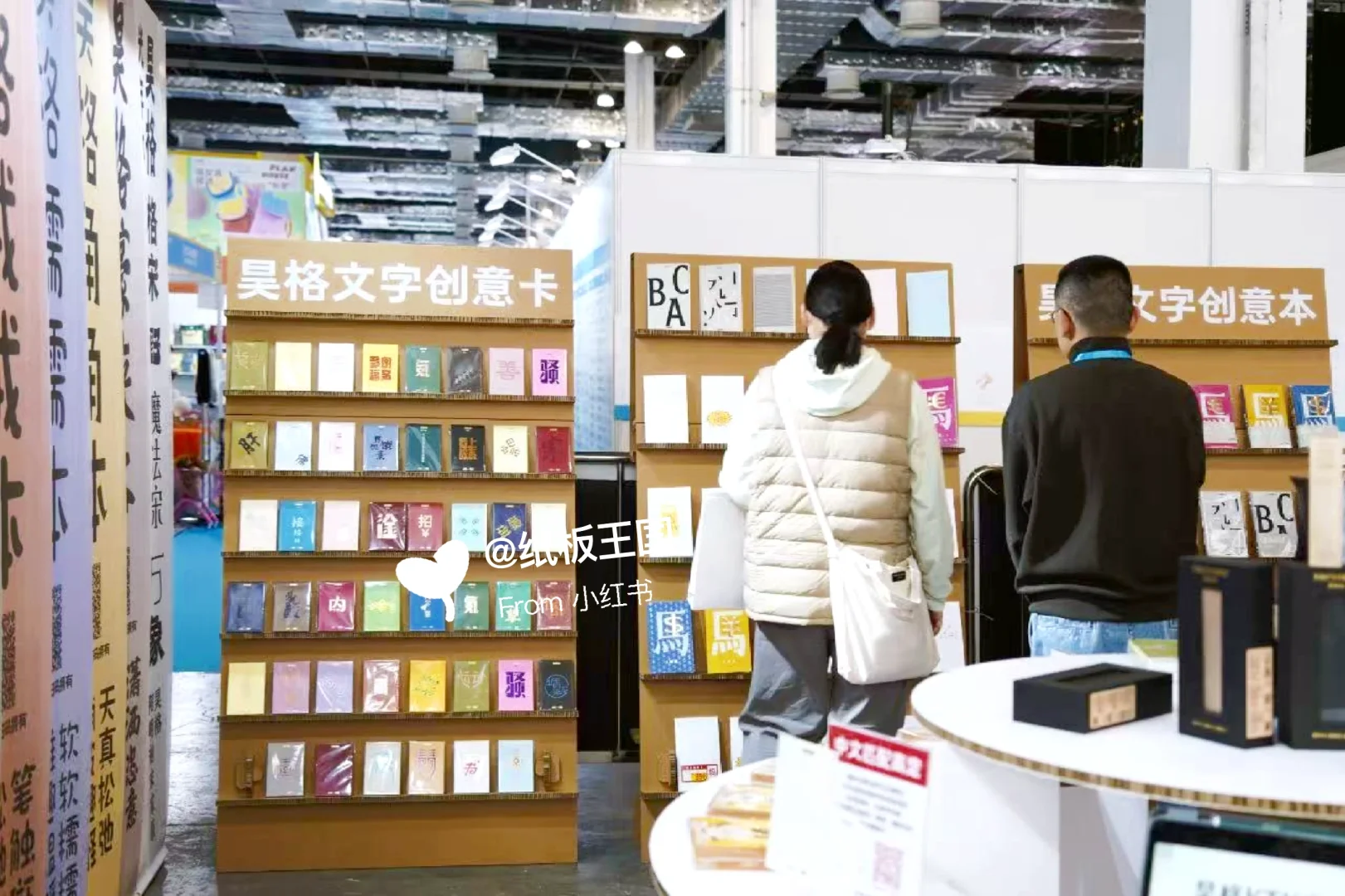 一千多平的艺术展，全部用纸板制作！