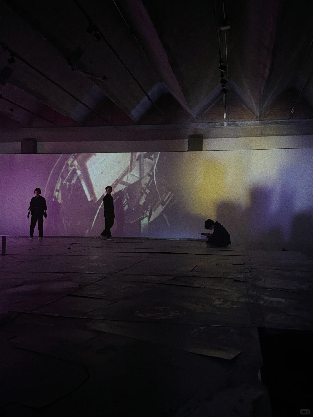 ?798新展「我借用了过去的乐观」温柔又暴力