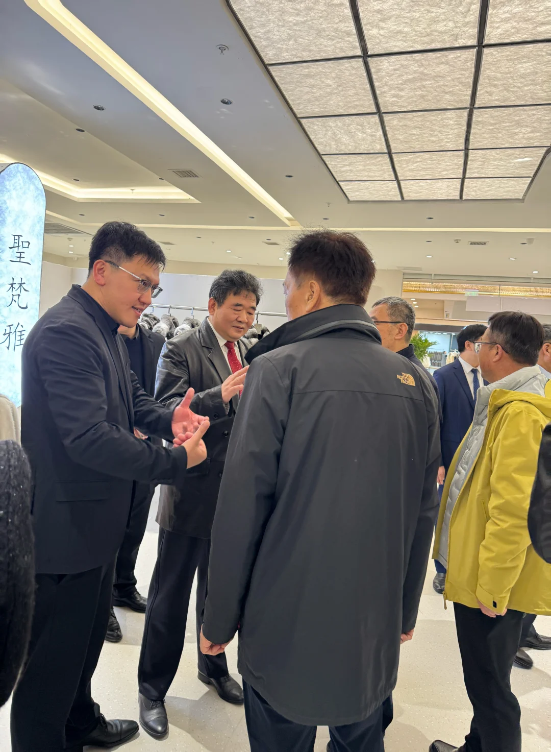 聖梵雅招远皮革城源头工厂