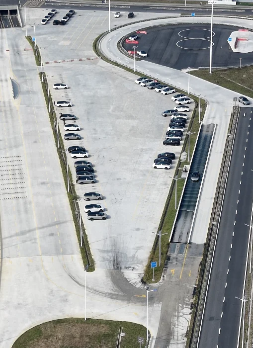 工厂应该是开始继续干了，昨天下午好多群友