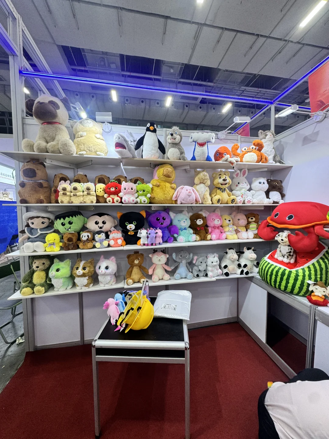 广交会亏本甩卖样品 给钱就卖