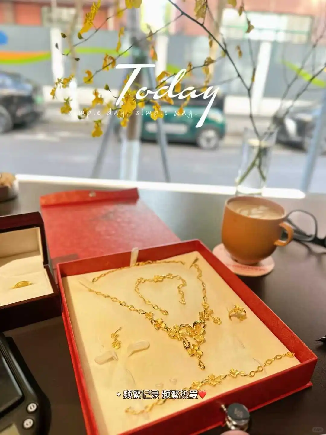 回收奢饰品、黄金，不压价，现付秒到账！