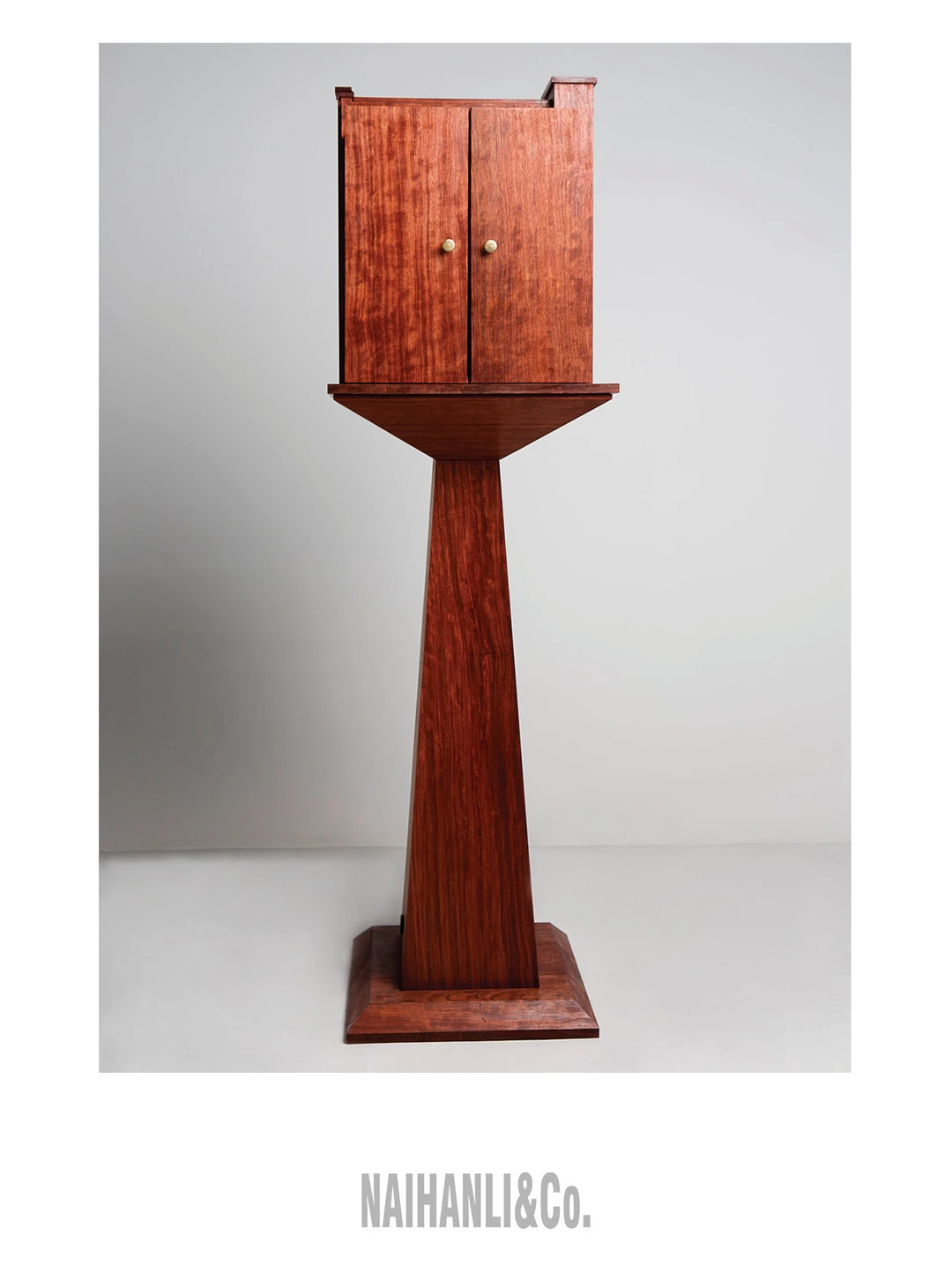 我是纪念碑 一｜当证券交易所变成神龛