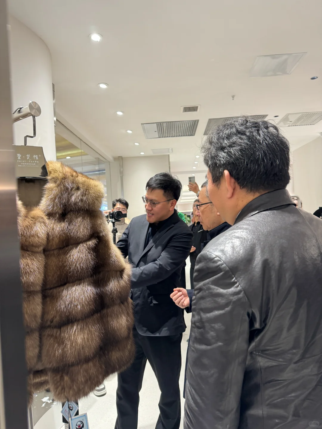 聖梵雅招远皮革城源头工厂