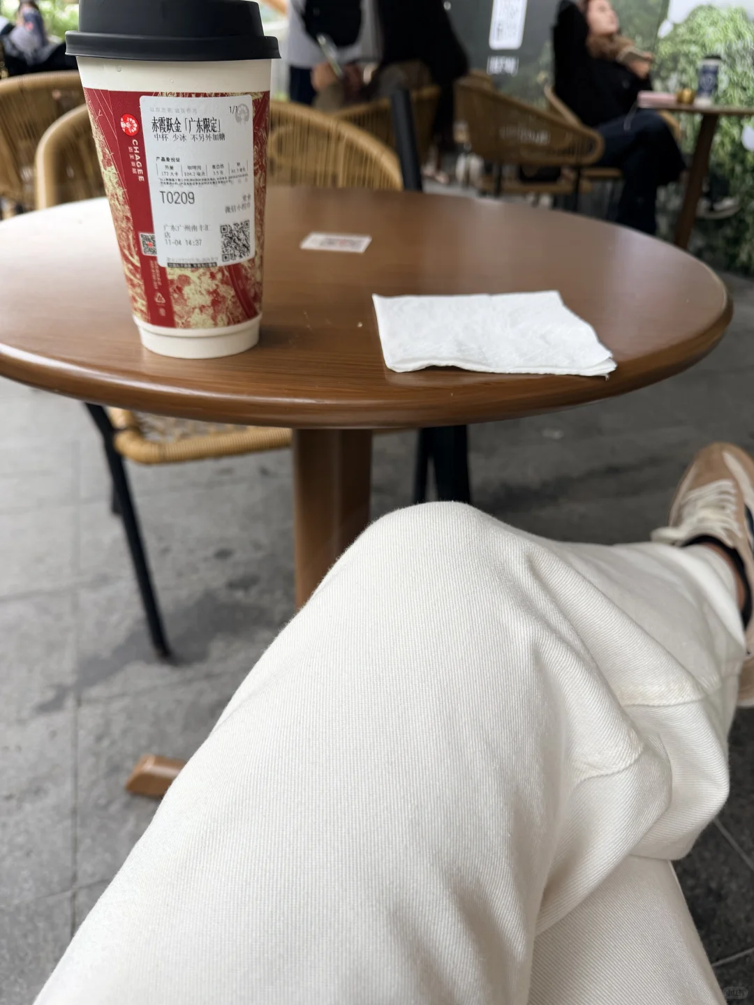 陪黑黑来广交会，他免费，而我要350块门票