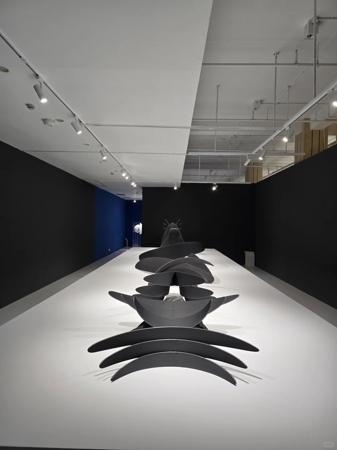 魔都新展|闯入未来感金属花园!