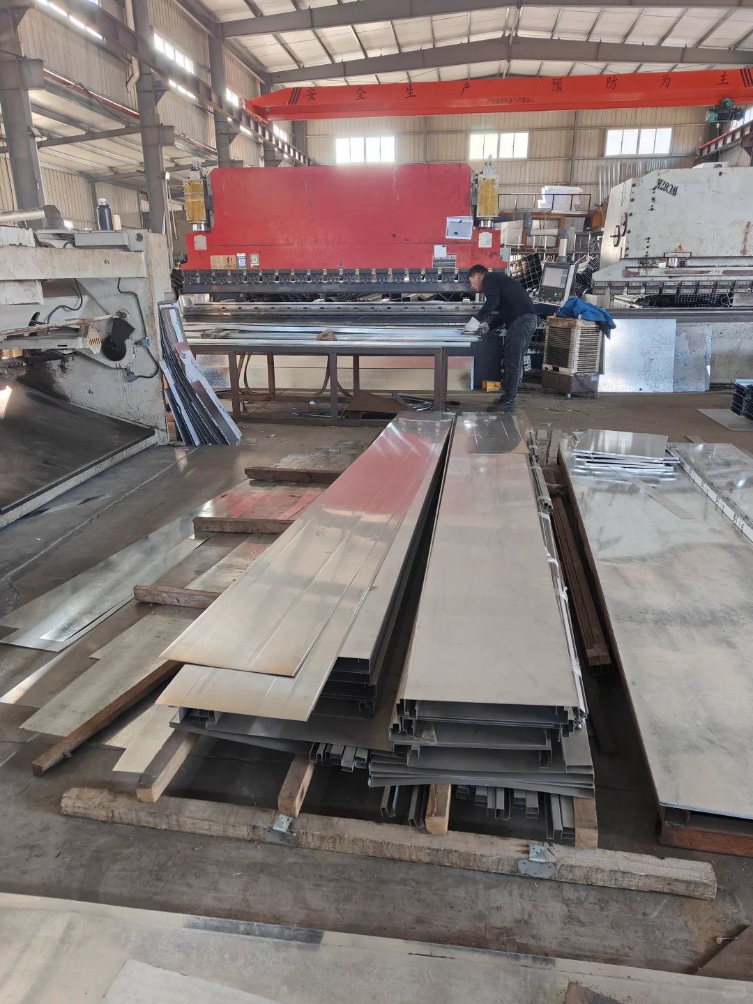 与钢铁金属打交道的一天天