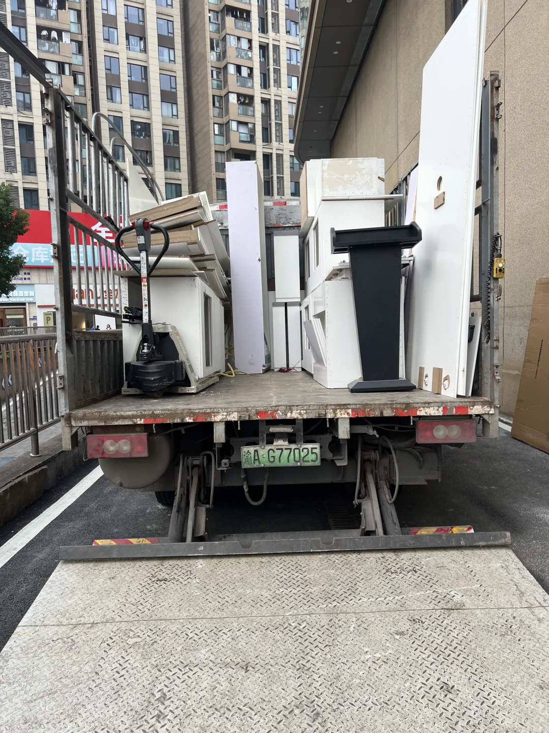 重庆搬家搬场、重庆设备搬运、重庆尾板货车