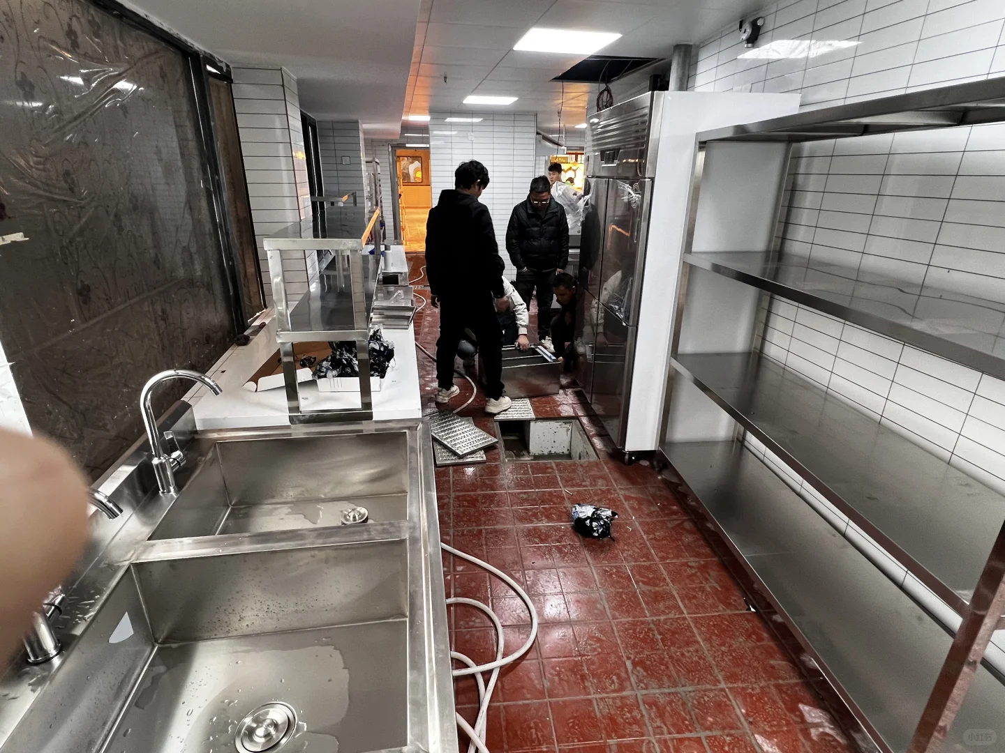 尹三顺厨房设备进场