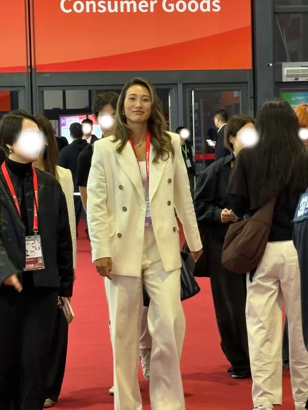 外企plog｜进博会郑钦文就这么朝我走来了?